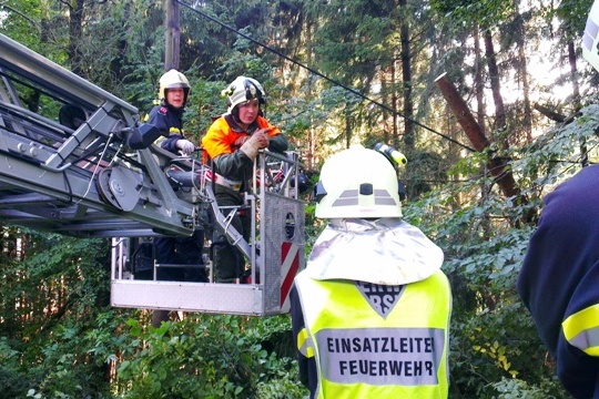 Feuerwehr leistet Millimeterarbeit