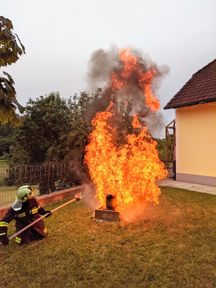 Gruppenübung am 13. Juli 2021 zum Thema Feuerlöscher