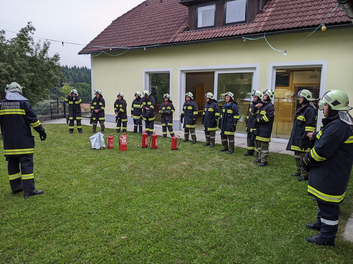 Gruppenübung am 13. Juli 2021 zum Thema Feuerlöscher