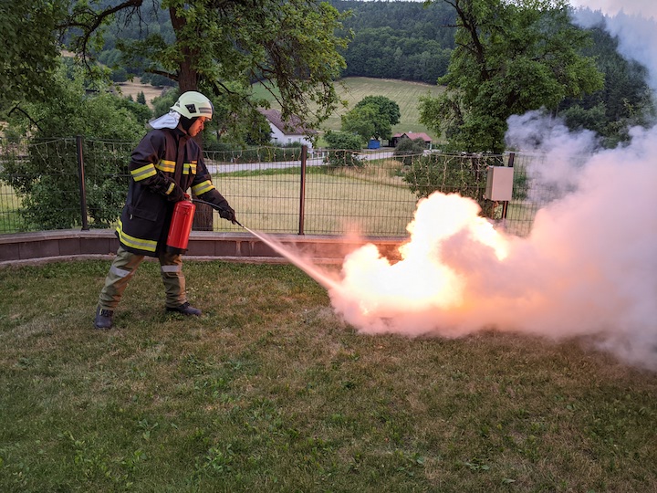 Gruppenübung am 13. Juli 2021 zum Thema Feuerlöscher