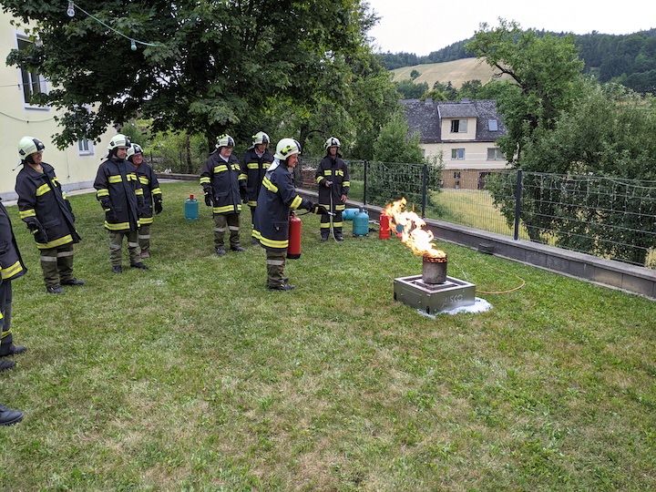 Gruppenübung am 13. Juli 2021 zum Thema Feuerlöscher