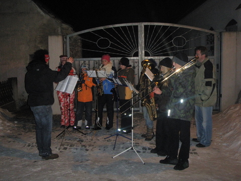 Bilder vom caritativem Glühweinstand am 18.12.2010